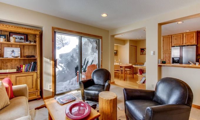 Elkhorn Village Condo | 79 m² Condo ∙ 2 bedrooms ∙ 5 guests