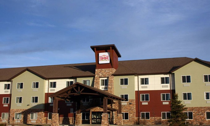 Watford City Hotel | 93 m² Hotel ∙ 4 guests