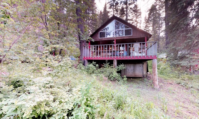 Cascade Cabin | 95 m² Cabin ∙ 2 bedrooms ∙ 4 guests