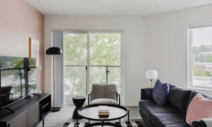 University District Apartment | 99 m² Apartment ∙ 2 bedrooms ∙ 4 guests