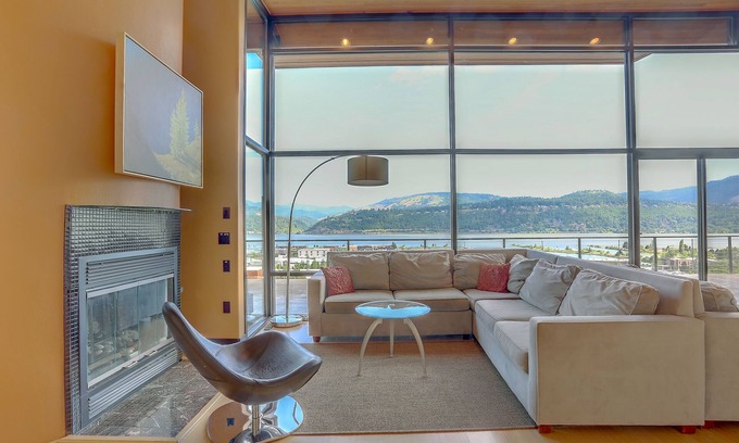 Hood River House | Alizes - Luxury, Flagship Best Gorge Views, Downtown, Theater Room, Exceptional