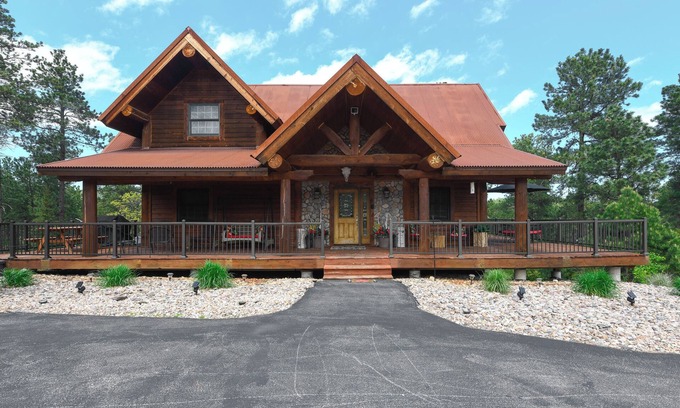 Deadwood Cabin | Antler Lodge | 3 Bed, 3 Bath