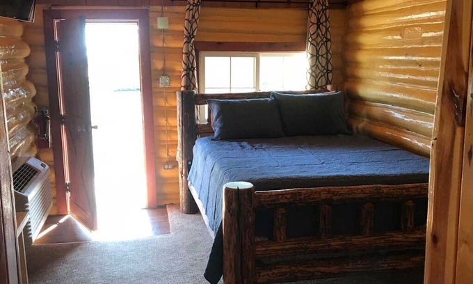 Ashton House | Ashton Historic Log Cabins 5