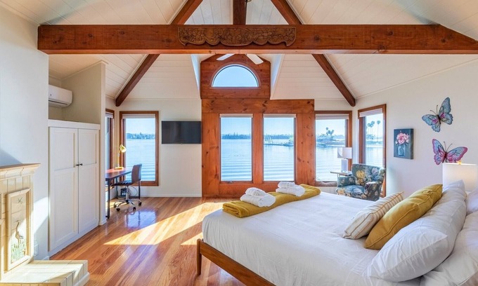 Mission Beach House | Bayside Breeze |3BR Waterfront Patio & Sunset Views