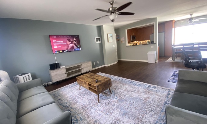Crown Point Apartment | Beautiful 2 bed 2 bath one block from Mission Bay!