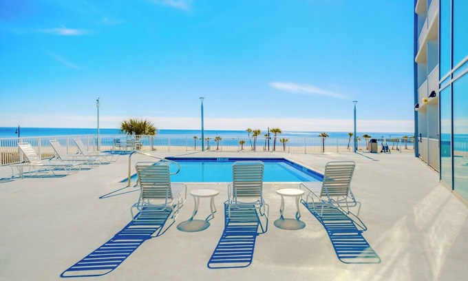 Biloxi Condo | Beautiful 2 Bedroom /2 Bathroom Penthouse Directly on the Beach SB-1002