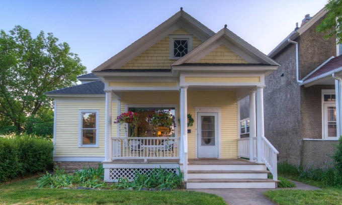 Livingston House | Beautiful 2 bedroom House in Historical Downtown Livingston