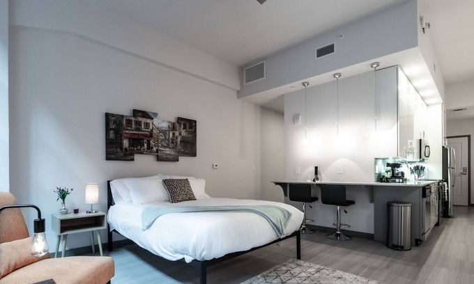 Central Business District Condo | Beautiful Condo - Heart of Business District 603
