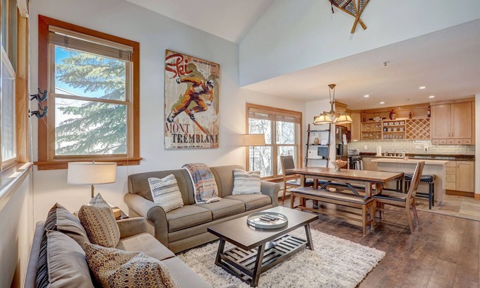 Deer Valley House | Beautiful Greyhawk Residence - 2BD/2.5BA - Private Hot Tub