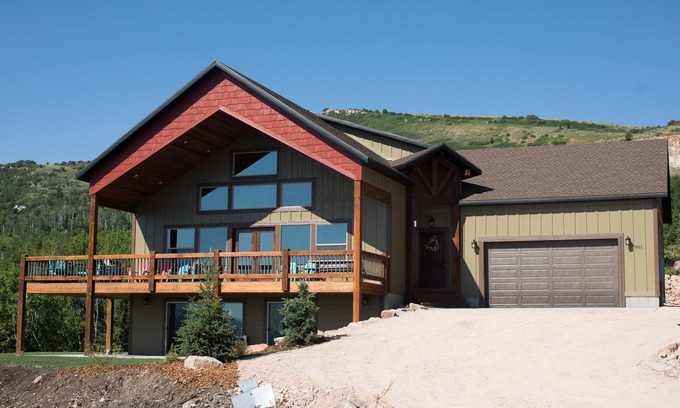 Garden City Cabin | Beautiful Home With A Fantastic View ~ Perfect For Family Reunions ~ Sleeps 30