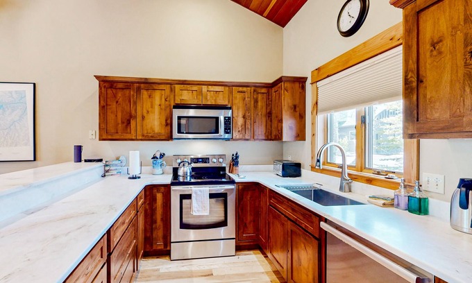 Big Horn House | Beautiful townhome close to lifts with WiFi, streaming, and patio