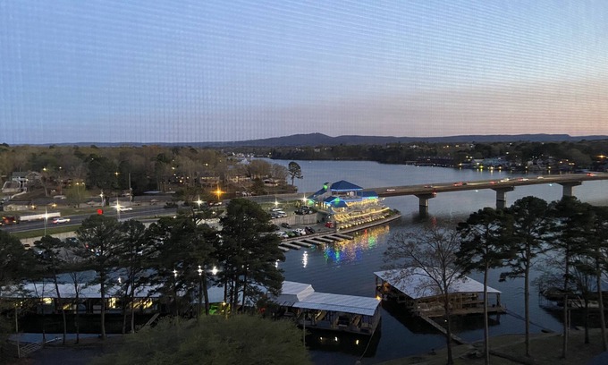 Mid America Condo | Beautiful Upper-Floor Condo with Spectacular View and Great Pool!