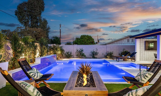 Hy-view House | Beautifully Designed Home w/Pool for Families and Groups