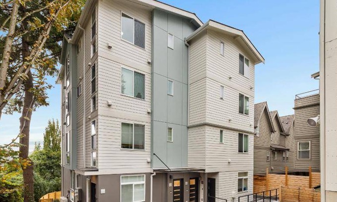 East Queen Anne Bed & Breakfast | Bed and breakfast ∙ 2 guests