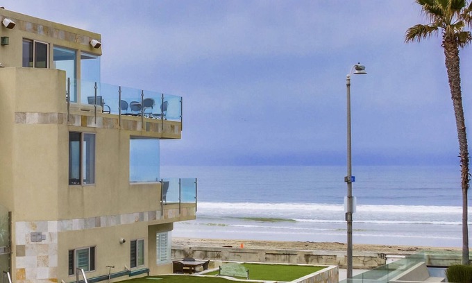 Mission Beach House | Best Location! 1 House from Ocean. Bright and clean 2 bedroom unit, sleeps 6