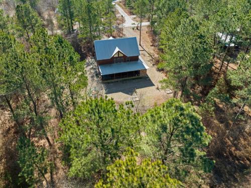 Broken Bow House | Blossom Belle Lodge Luxury cabin 4 Bedroom, 3.5 Bath sleeps 11