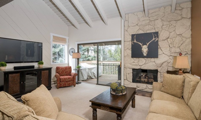 Elkhorn Condo | Book A Holiday Getaway Today! Updated Corner Condo; Close to Dollar Mountain