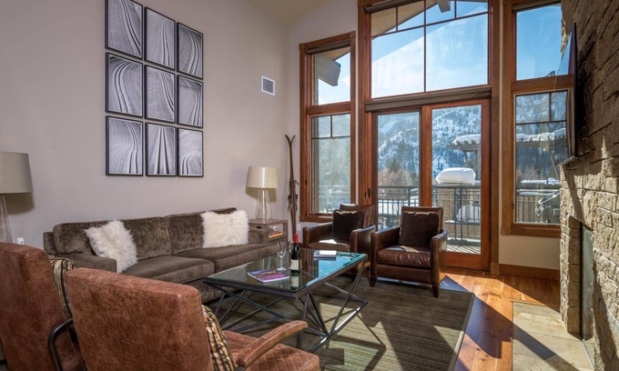 Ketchum Condo | Book a Holiday Getaway Today! Penthouse Condo with Mountain Views and Shared Rooftop Hot Tub!
