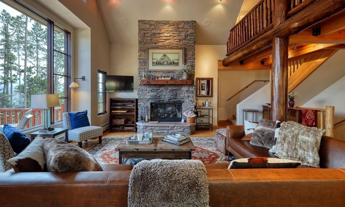 Big Sky House | Book a Holiday Stay! Lovely Ski-in/Ski-out home in Moonlight Basin with Hot Tub!