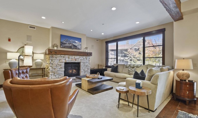 North Park City Condo | Book a Holiday Stay! Slope-side Condo with Ski-in/Ski-out Access and Hot Tub!