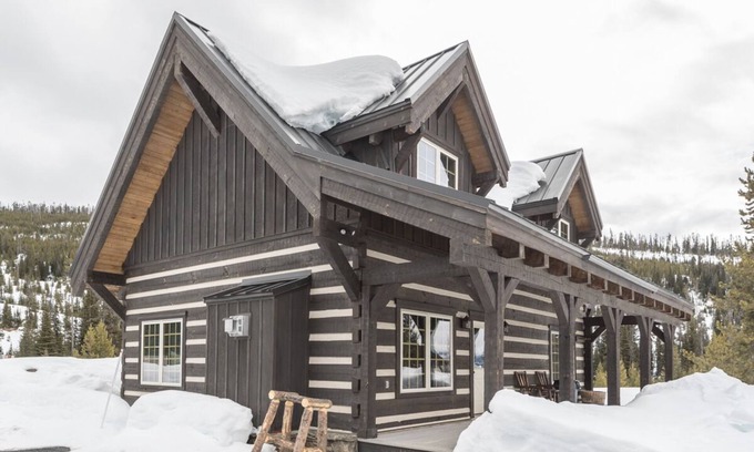 Big Sky House | Book a Holiday Stay Today! Private Mountain Haven with Sweeping Views! Hot Tub!