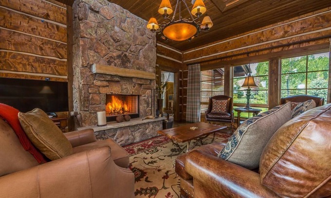 Spanish Peaks House | Book for Winter! Spanish Peaks Cabin -Stunning Views, Hot Tub! Easy Ski Access!