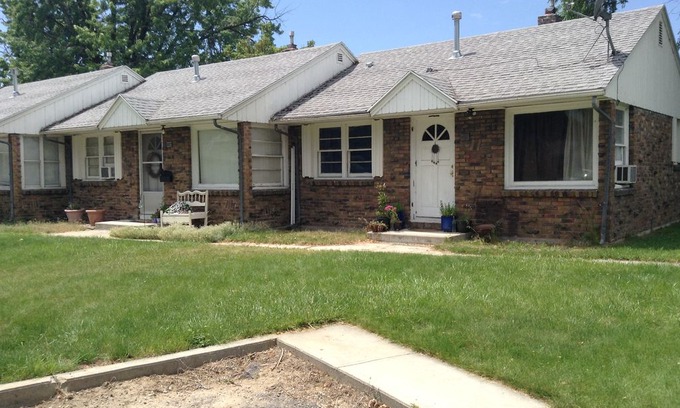 Depot Bench Apartment | Brick Cottage Apartment ~ Really Quiet And Peaceful At Night