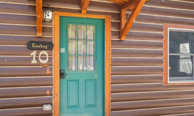 West Yellowstone Cabin | Cabin ∙ 2 bedrooms ∙ 8 guests