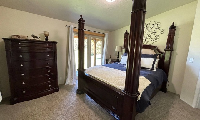 Livingston House | Canyon Mountain Getaway