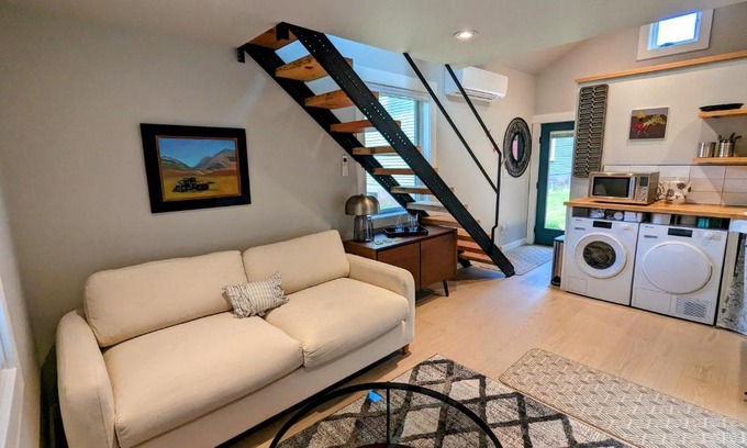 Livingston House | Carriage House