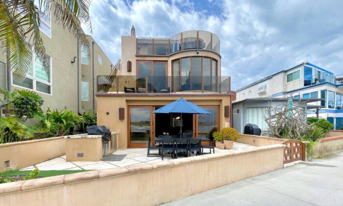 Mission Beach House | Casa Ballena, Luxury On The Bay!