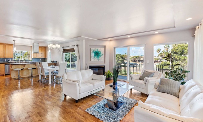 Point Loma Heights House | Central Modern Home, 5 Bedrooms, 3 Bathrooms. Bright&Spacious Open Floor Plan.