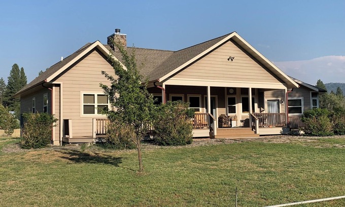 Grantsdale House | Charming and private 3-bedroom house on Camas Creek South of Hamilton