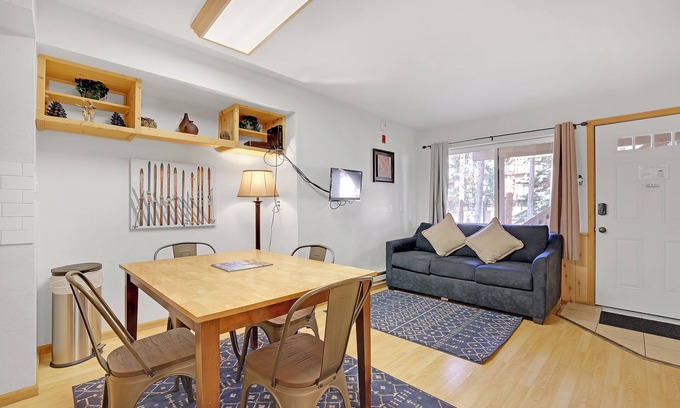 Four O'Clock Condo | Charming One-Bedroom. Walk to Town, Near Hiking/Biking l wp33b