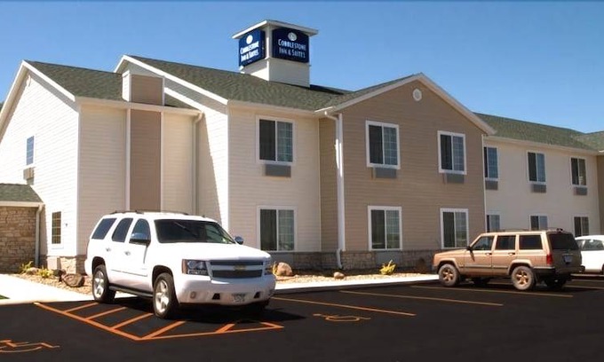 Carrington Hotel | Cobblestone Inn & Suites - Carrington