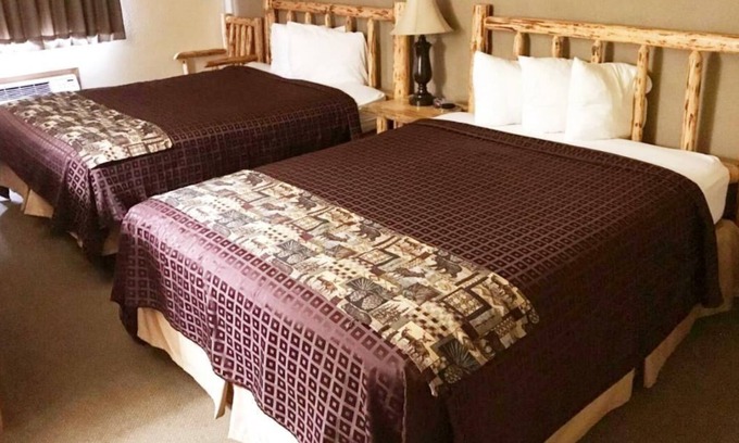 Ponderay House | Comfort Meets Affordability! Budget-friendly, Pets Allowed, Free Parking