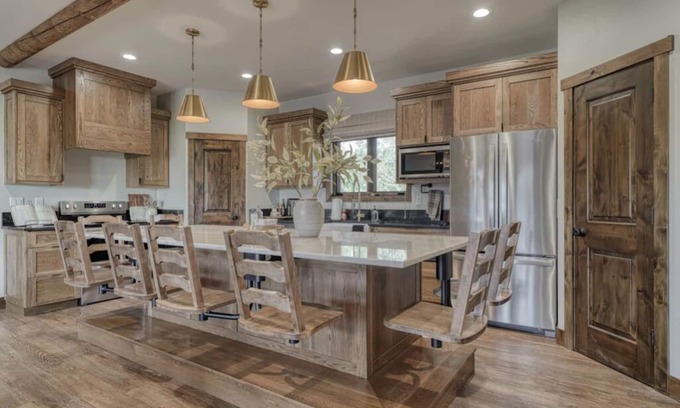 Ashton Cabin | Comfortable cabin rentals at the crossroads of Yellowstone and Jackson Hole