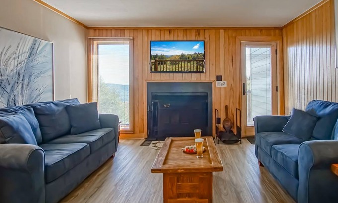 Snowshoe Condo | Condo ∙ 2 bedrooms ∙ 8 guests
