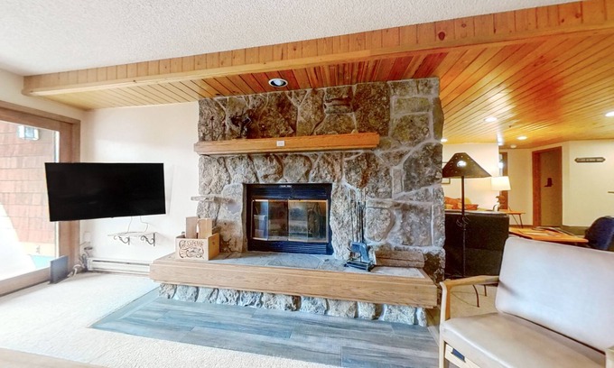 Big Sky Condo | Condo near Big Sky Mountain Village with shared tennis & views of Lone Peak
