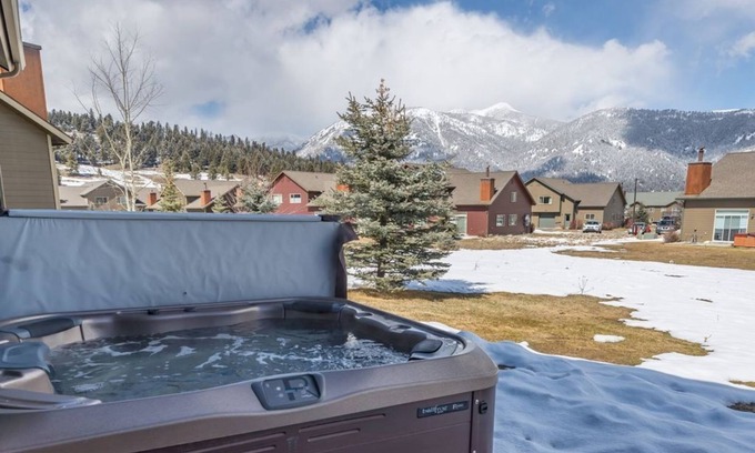 Big Sky House | Condo w/private hot tub & fireplace close to Big Sky Resort & Town Center - Firelight Retreat