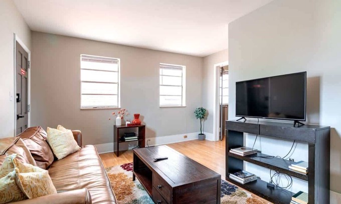 Victorian Village House | Convention - Private Parking - Pets - Short North