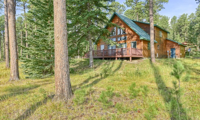Lead Cabin | Cougar Cabin - Beautiful 3BR Log Cabin Near Spearfish Canyon and Deadwood!
