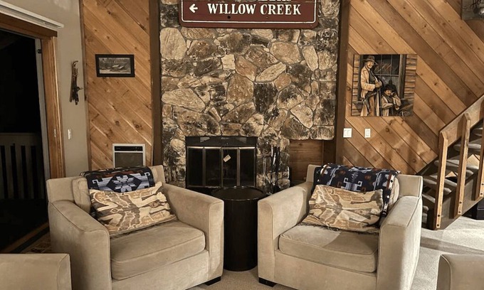 Elkhorn Village House | Cozy Family sized Condo w/access to Pool, Hot Tubs, Sauna, Golfing & Tennis!