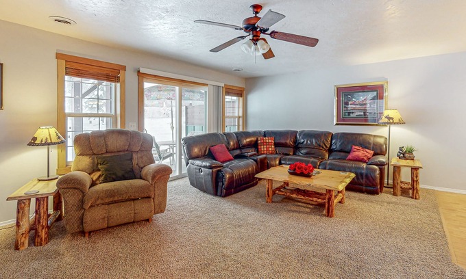 McCall Condo | Cozy retreat close to Ponderosa State Park with golf course views