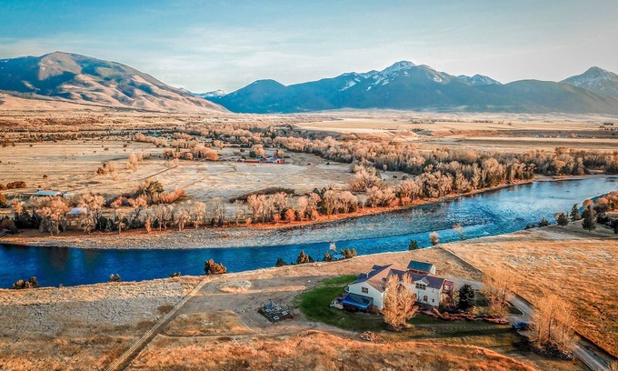 Livingston House | Cutbow Bend