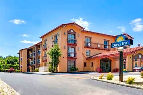Birmingham Hotel | Days Inn by Wyndham Birmingham/West