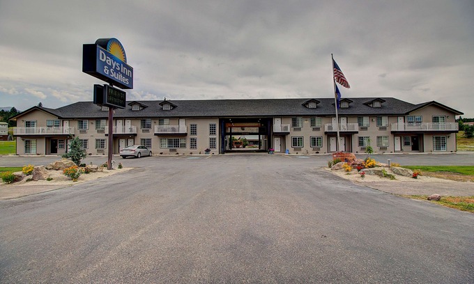 Missoula Hotel | Days Inn & Suites by Wyndham Lolo