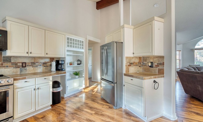 Mountain View House | Dog | 5min to Local Restaurants | Cozy