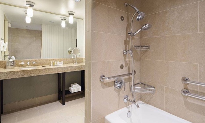 Carmel Valley Hotel | DoubleTree by Hilton Hotel San Diego - Del Mar 1 King 2 Room Pool View Suite with Sofabed