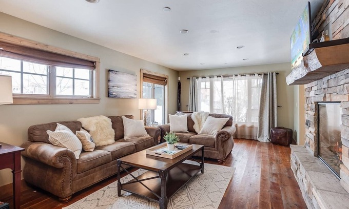 Whitefish Condo | Downtown Whitefish Condo w/Private Hot Tub!